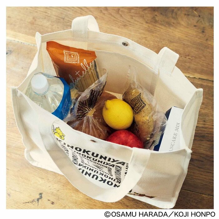 マチがしっかりあるのでA4 サイズのアイテムもすっきり収まります