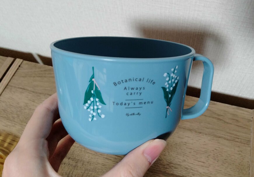 筆者撮影（セリア、ミモザ＆スズラン 持ち手付ランチボウル 490ml）