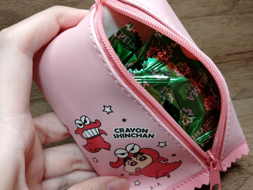 筆者撮影（セリア、ダイカットポーチ C/S ピンクチョコビ）