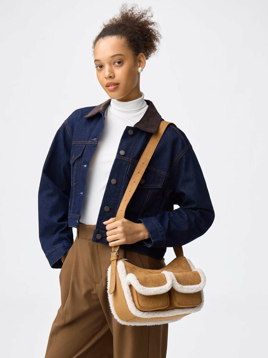 出所：GU公式　ダブルフラップポケットバッグ