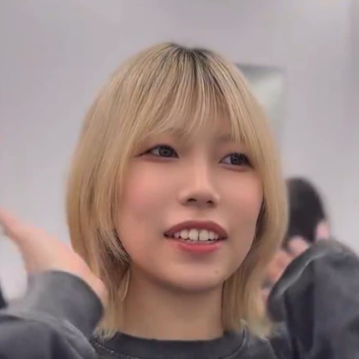 「推しの髪色にしたい」女性がピンクカラーのレイヤーボブで大胆イメチェン！華やかなアフターが話題