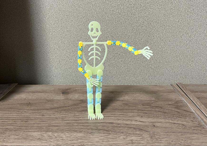 セリア、蓄光がいこつオブジェ画像