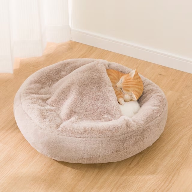 ブランケット付きの温かいペット用ベッド