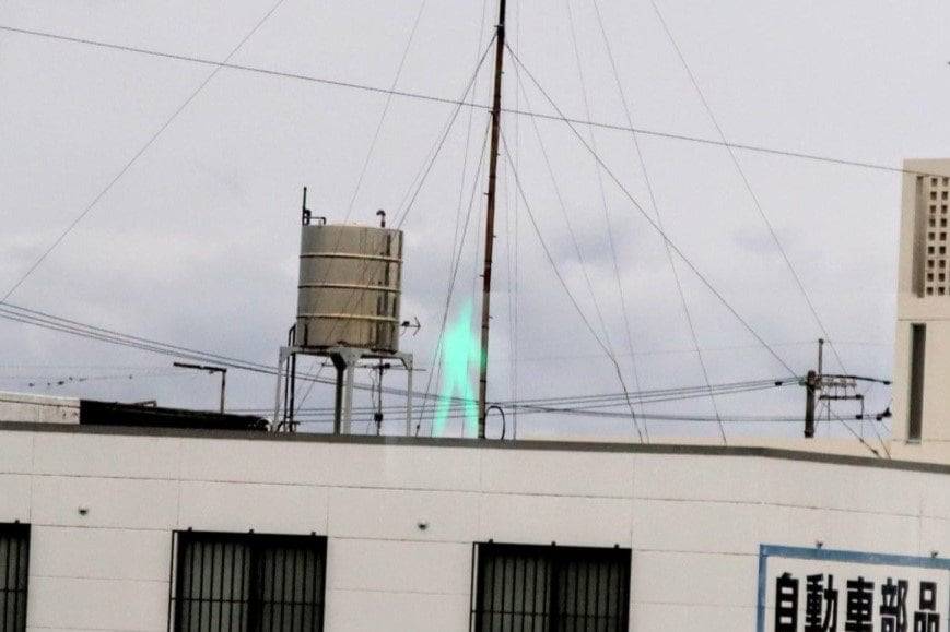 屋上で発見された人影の正体