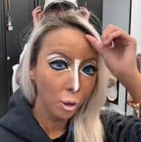 歴代ギャルを全制覇”した女性　“ホワイトヘア”で変身した姿に「素敵！」