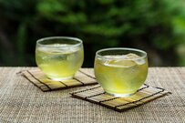 最新の平均寿命「男性81歳・女性87歳」に。70歳代「年金と貯蓄」の平均はいくら？