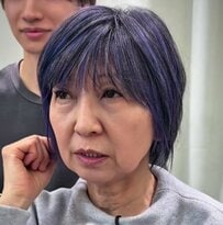 「ヘルメットみたい…」海外から来店の野球好きマダム　プロの技で上品な “ドジャースカラー ”の髪色に大変身！