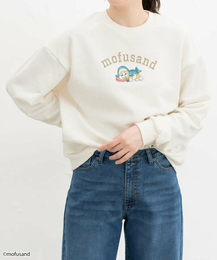 デニムのワイドパンツなどと合わせたナチュラルコーデも◎