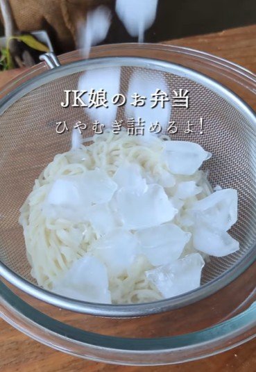 【ひやむぎ弁当】母が娘に作る“夏の「涼」を感じる”彩り豊かなお弁当に「なんて美しい」の声