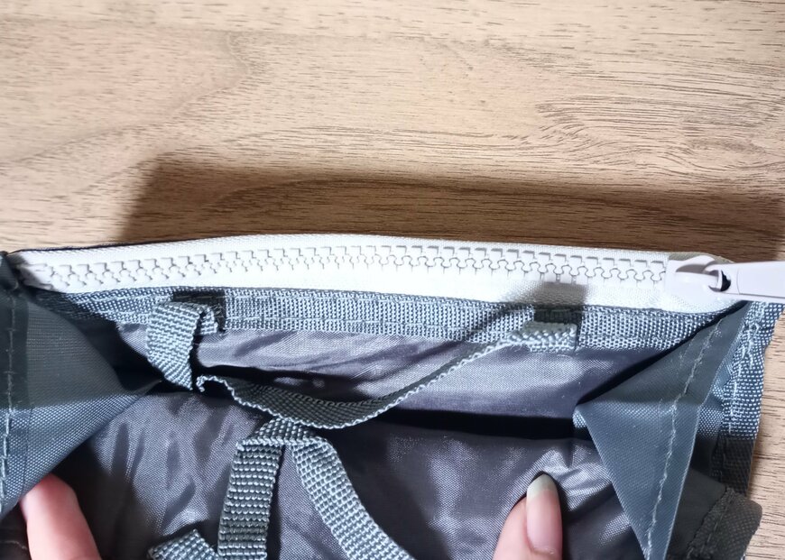 筆者撮影（ダイソー、マチが広がるバッグインバッグ（9ポケット、幅約18cm））