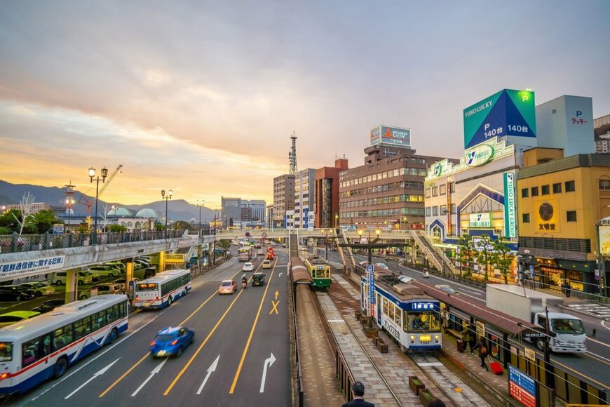 長崎市で目撃した「珍しすぎる歩道橋」に衝撃　不思議な形状に「よく作ったなぁ」