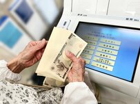 【シニア世帯】約4割が「年金収入」のみ。平均年金受給額「60歳代後半で年間約180万円」と平均所得「336.1万円」の実態を解説