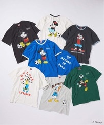 ミッキーマウスたちもサッカーに熱中！？ディズニーキャラクターのサッカーイラスト入り〈限定プリントTシャツ〉全8種が登場！