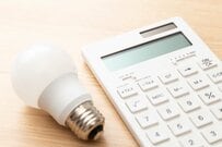 【65歳以上のおひとりさま】実収入の9割が年金！固定費は「人数で半分にならない」単身無職世帯は月2万9980円の不足。