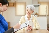 【公的介護保険】要介護認定者「721万人」対前年度プラス12万人と増加傾向！65歳以上の自己負担割合《1割・2割・3割》所得基準をみる