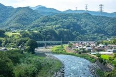 ここはどこでしょう→正解は群馬県にある「日本一のモグラ駅」486段の階段が「良い運動」