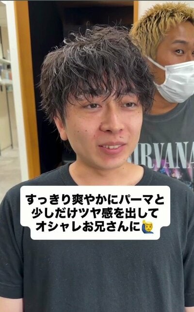 パーマでゆるやかな動きとツヤ感が出た、すっきり爽やかなスタイル