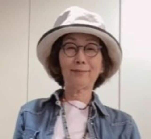 【75歳マダム】自作の「ラップスカート」アフリカン柄が主役の個性派コーデが素敵