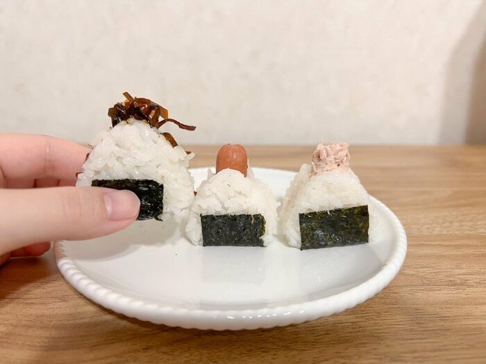 お皿に盛りつけて、海苔を巻いてみました