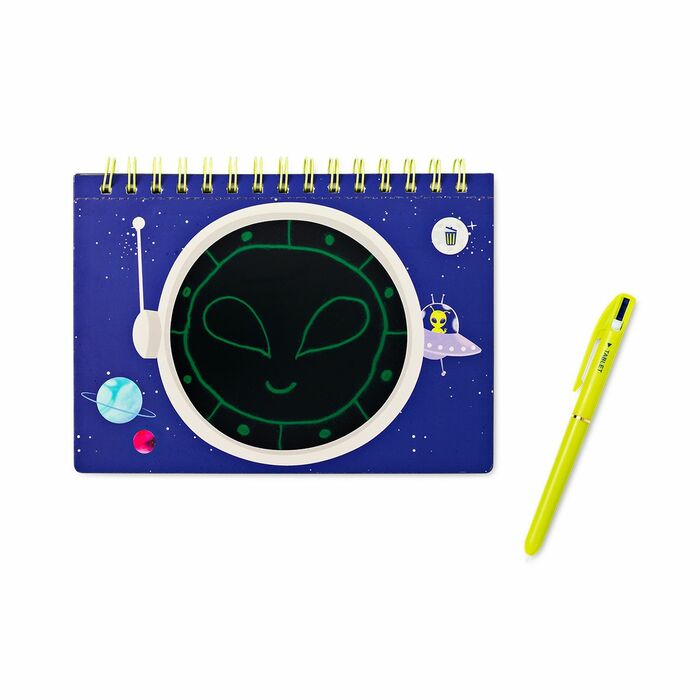 宇宙のデザインが目を引く電子メモパッド付ノート