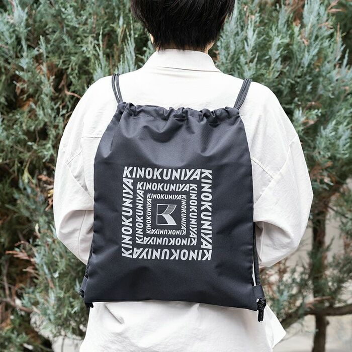 カラーは、ブラック、レッド、グリーンの3色を展開しています。