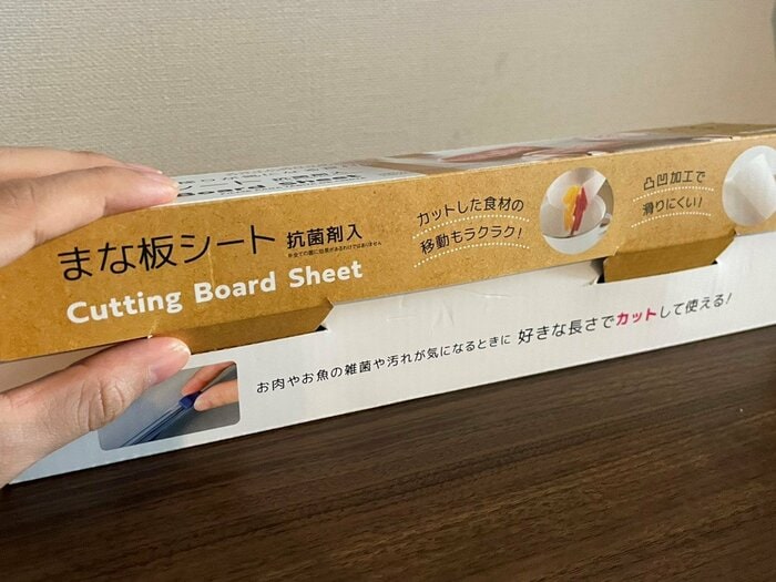 箱に2箇所切り込み口があるので突起した部分を差し込めば収納できます