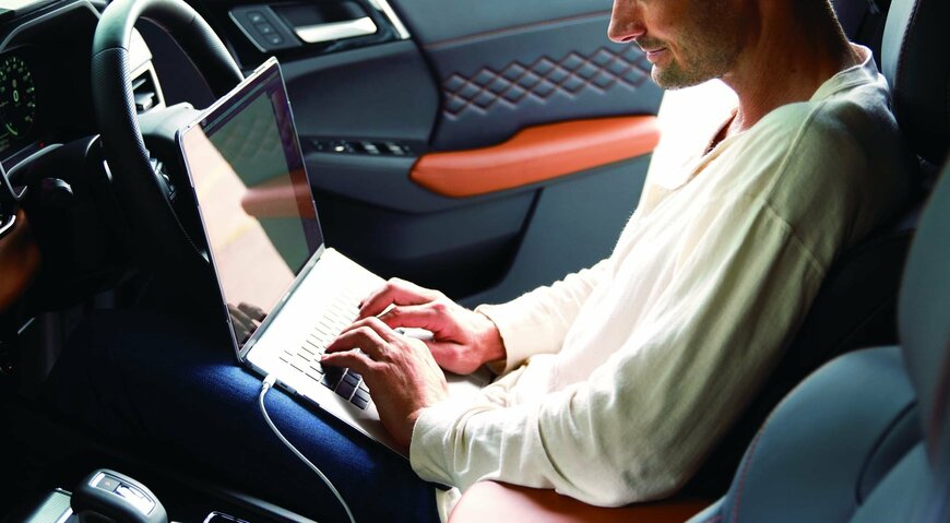 出所：三菱自動車WEBサイト　三菱　アウトランダーPHEV