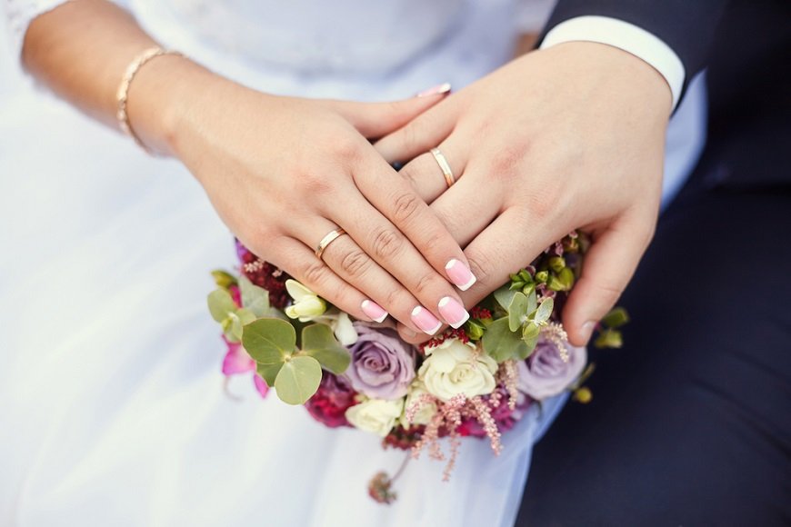 20代で結婚すれば本当に幸せ？「20代のうちに結婚する方法」特集が話題に