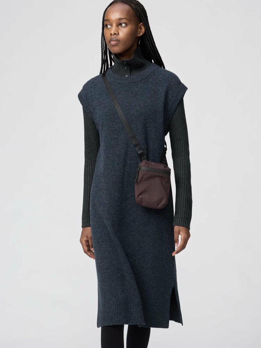 出所：ユニクロ公式　ミニバッグ