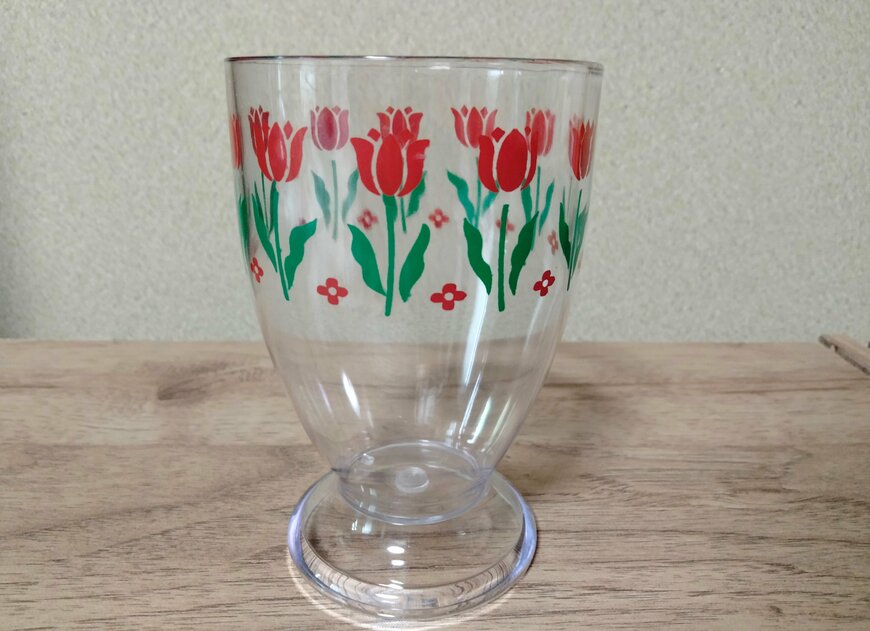 筆者撮影（セリア、足つきクリアカップ 1P レトロフラワー）