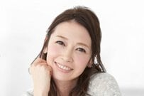 辺見えみりが「おにぎり」を愛娘と頬張る姿が話題！幸せそうな笑顔に「眼鏡姿すごく可愛い」「おでこそっくり」の声