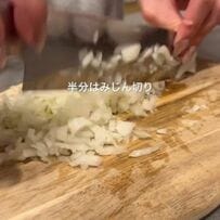 節約上手な27歳会社員女性が作る「煮込みハンバーグ弁当」がまさかの1食180円で完成！コトコト煮込んだハンバーグがおいしそう