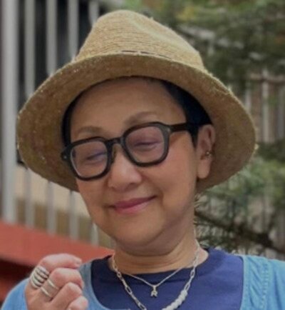 【64歳マダム】初夏らしい“グリーン×ブラウン×ブルー”の大人カジュアル→センスが光る上品なコーデに反響
