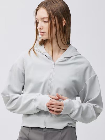 紫外線を90%以上カットするジップパーカ