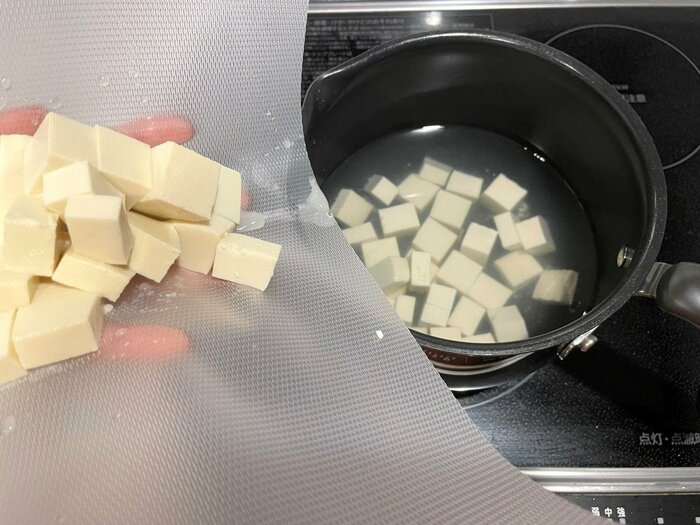 豆腐やにんじんなどカットした食材を、そのまま鍋にも入れられました