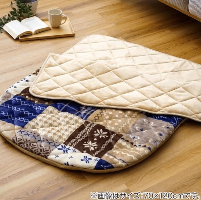 落ち着いた「ネイビー」