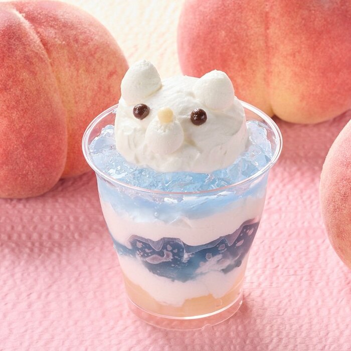 しろくまがひょっこりと顔を出す姿がなんともキュート