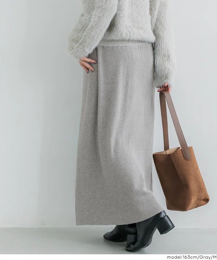 とろみ」のある、薄手のニット生地