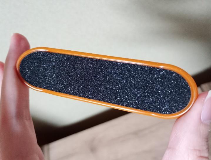 出所：筆者撮影（セリア、スケートボードキーホルダー）