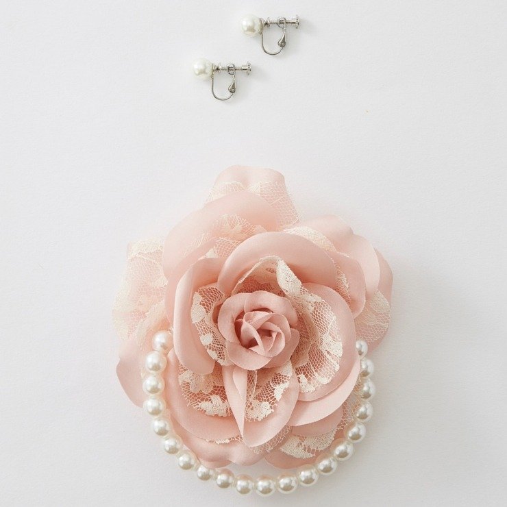 出所：しまむら公式オンラインストア コサージュ+イヤリングセット