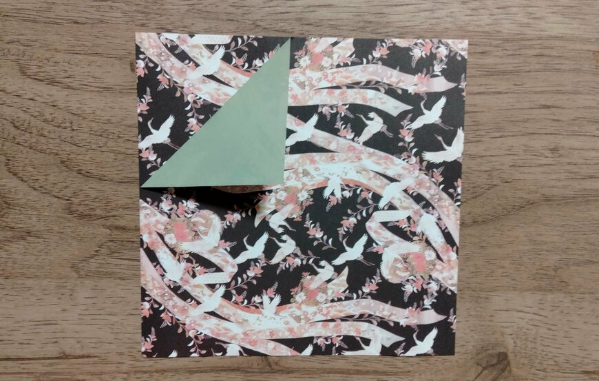 筆者撮影（ダイソー、両面和風ちよ紙2（60枚＋32枚、増量））