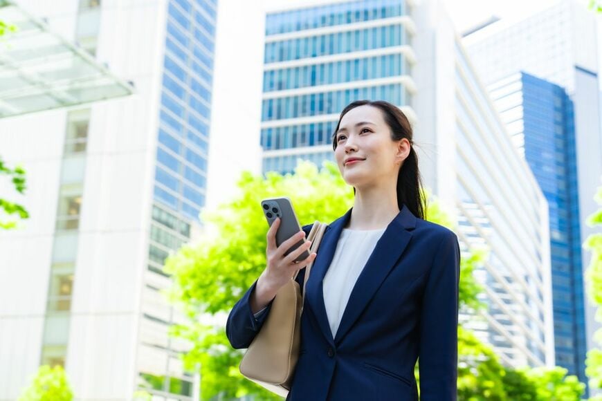 「仕事中は株を買えない」は思い込み？株式投資の取引時間で、会社員が本当に使えるのは昼休み「たった30分」編集部試算で分かった生活との付き合い方