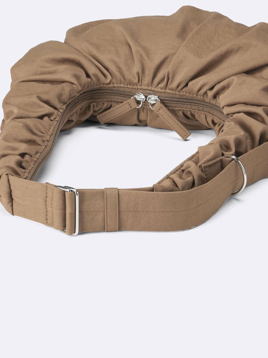 GU公式　ダンプリングバッグ