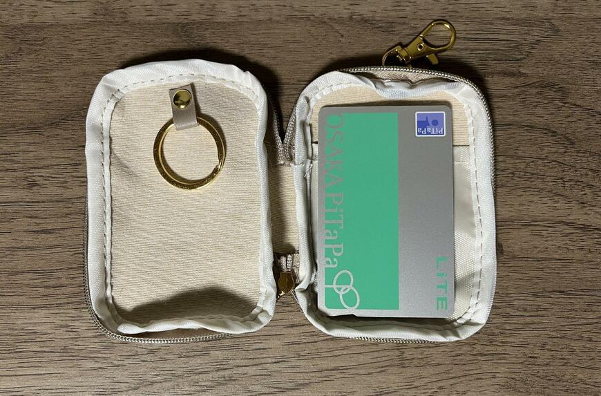 セリア、SJI-13426 キーケース ファスナー 内ポケット付 シンプルユース