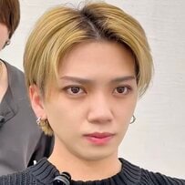 「普通に落ち着こうかと思って…」ずっとハイトーンの髪色だった男性→〈黒髪〉にイメージチェンジ！「かっこいい！」と絶賛の声