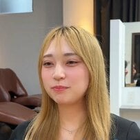 「似合うのがわからない」ボブ希望の金髪美女が＜プロにお任せ＞で大胆イメチェンした姿が話題