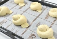 シチューのおともに作った小鳥のロールパン！焼き上がりの結果に「シンプルな造形美」「こういうの作りたい」