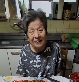 【84歳おばあちゃん】人生初の「ロピア」で爆買い＆爆食！圧巻の食べっぷりに感動の声