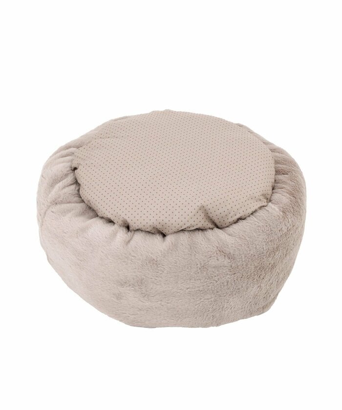 底面に滑り止めが付いているため、フローリングなどの床の上でもずれにくいです