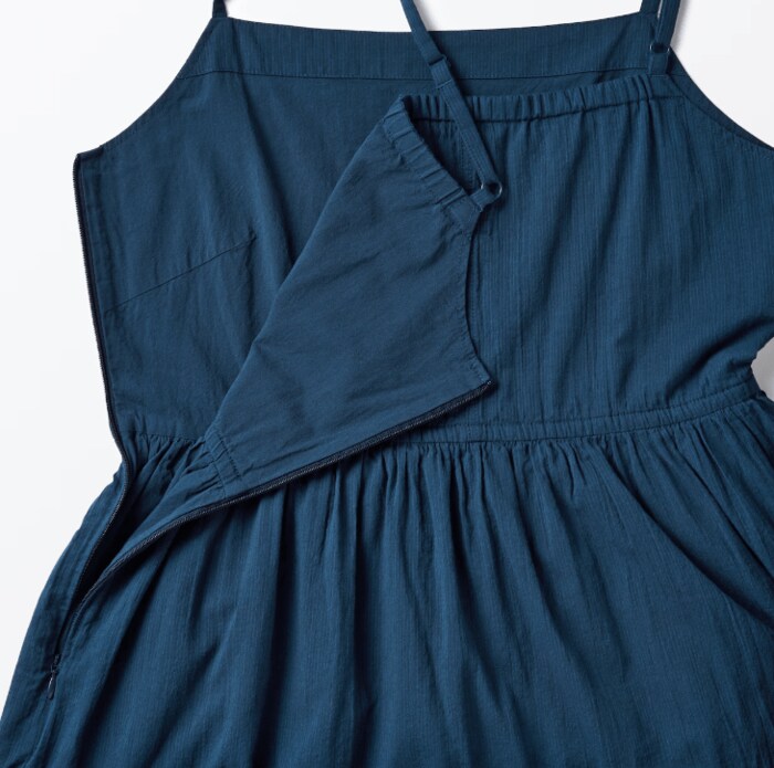 左わきにファスナーがあるので着脱が簡単